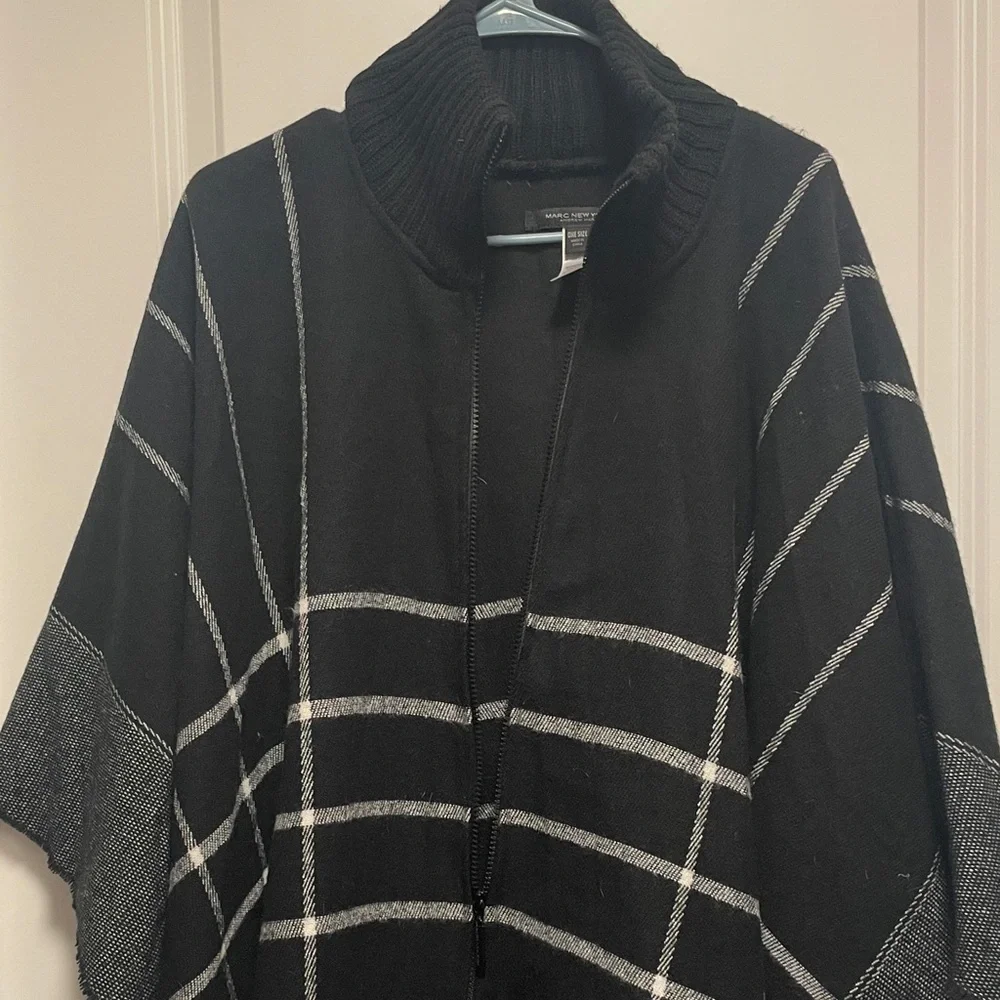 NWOT Marc New York Black and White Checkered Poncho - Picture 4 of 5